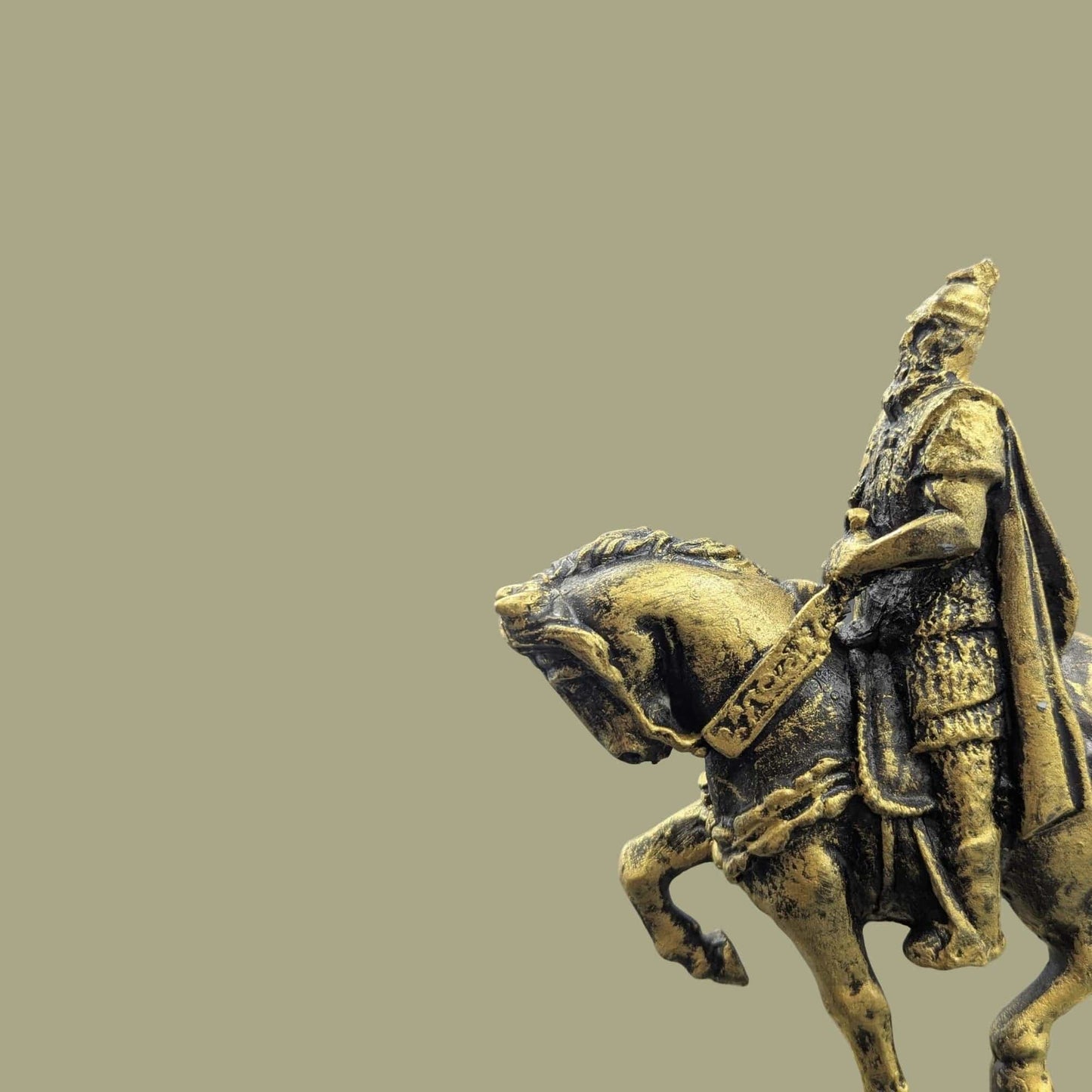 Made in Albania Buste Gold Reiterstatue Skenderbeu Klein